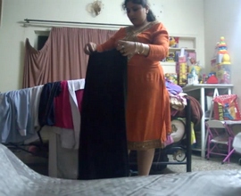 Horny Indian bhabhi changing leaked sex tape